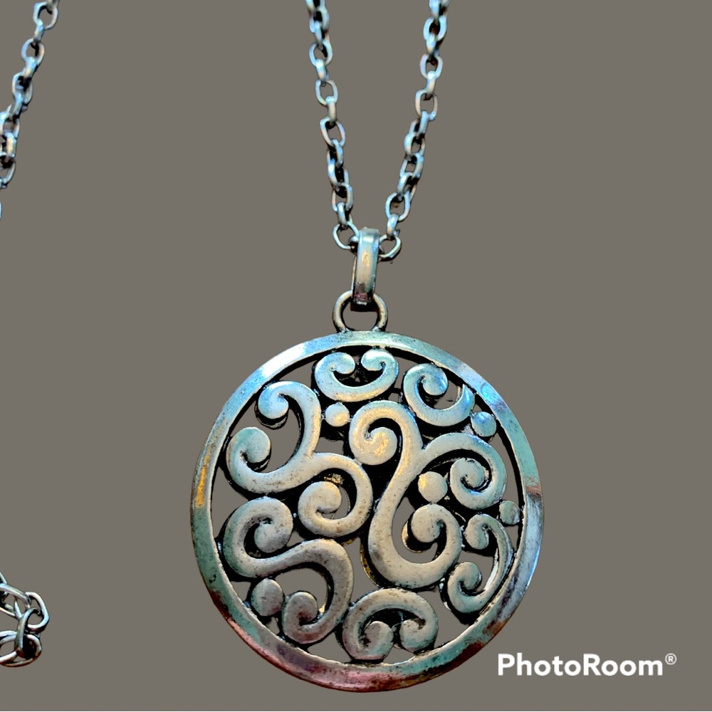 Silver Filigree Pendant NWOT